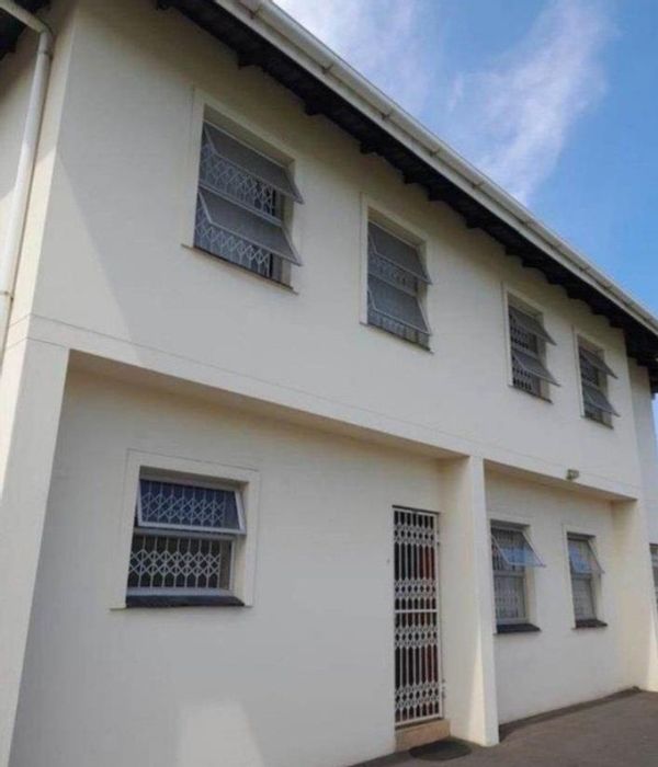 For Sale: Glenwood House with 10 bedrooms, security features, and flexible living spaces.