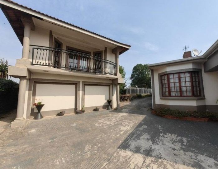 For Sale: Epworth House with 5 beds, ensuite baths, pizza oven, and cottage.