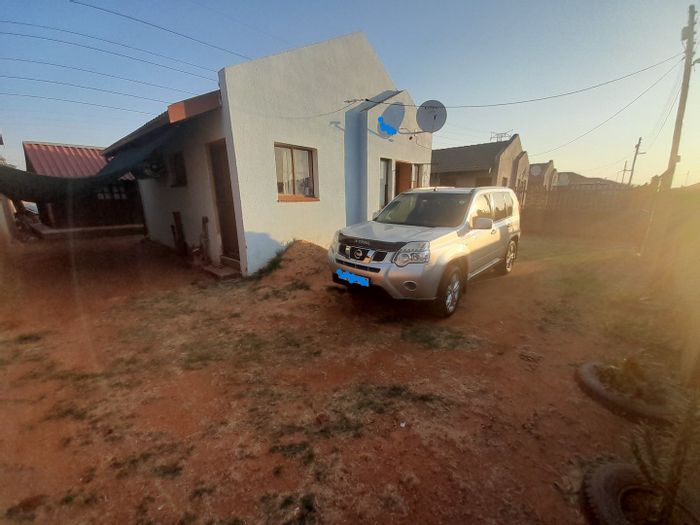 Ga-Rankuwa House For Sale: 2 bedrooms, secure yard, close to TUT campus.