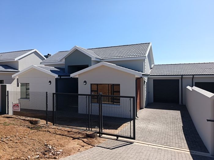 House for Sale in Hartenbos Heuwels: 3 beds, garage, private yard, no levies.