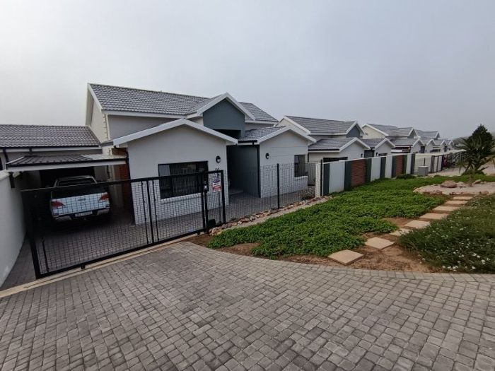 For Sale: Hartenbos Heuwels House with 3 Bedrooms, Garage, Pet-Friendly Yard.