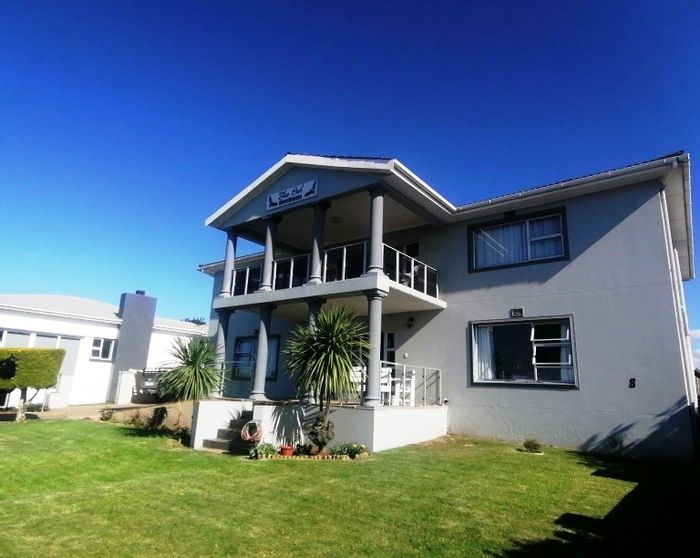 For Sale: Hartenbos Heuwels House with 8 en-suite rooms, sea views, and flat.