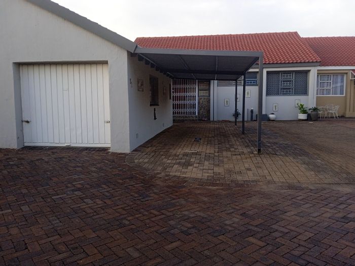 For Sale: Townhouse in Sasolburg Ext 23 with garden, garage, and secure living.