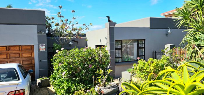 Hartenbos Heuwels House For Sale: 3 beds, flatlet, views, large yard, approved plans.