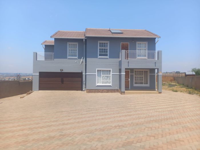 Blue Hills House For Sale: 4 bedrooms, open-plan living, pet-friendly yard.