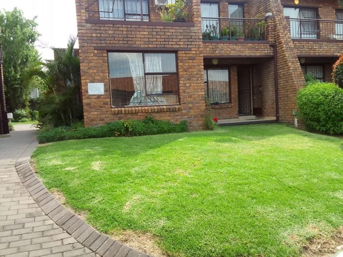 For Sale: Apartment in Vorna Valley with pool, security, inverter, and outdoor braai.