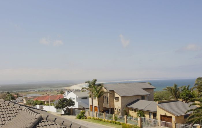 Wavecrest House For Sale: Spacious 4-bed, sea views, pool, and dual garages.