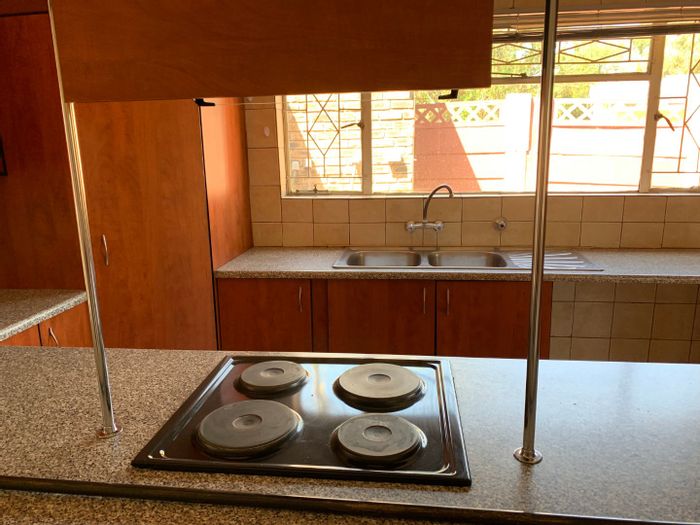 Northmead Apartment To Rent: 1 Bed, pet-friendly, pool access, R1000 utilities.