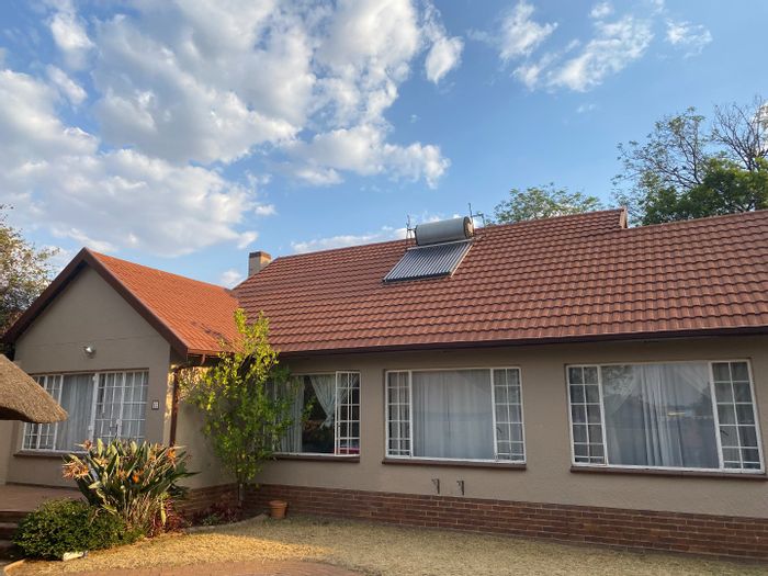 For Sale: House in Parkrand with pool, Lapa, study, and double garage.