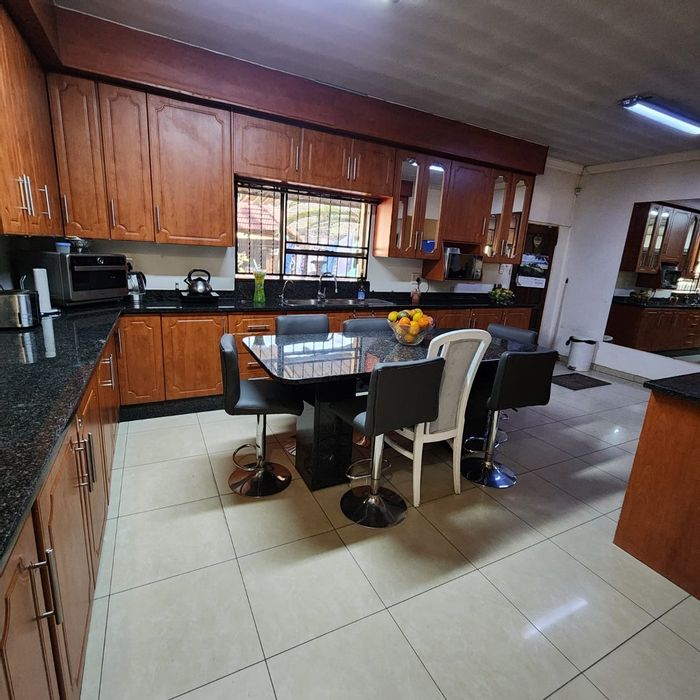 7-bedroom house for sale in New Modder with dual living potential and ample amenities.