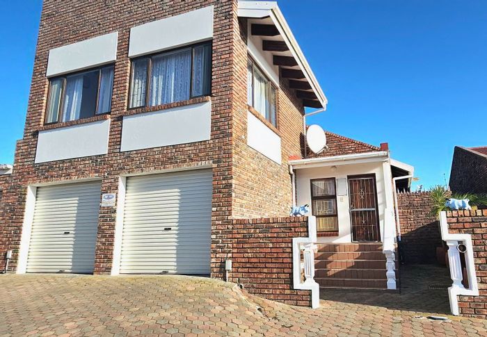 For Sale: Hartenbos Central Townhouse with 3 bedrooms, pet-friendly, low levies.