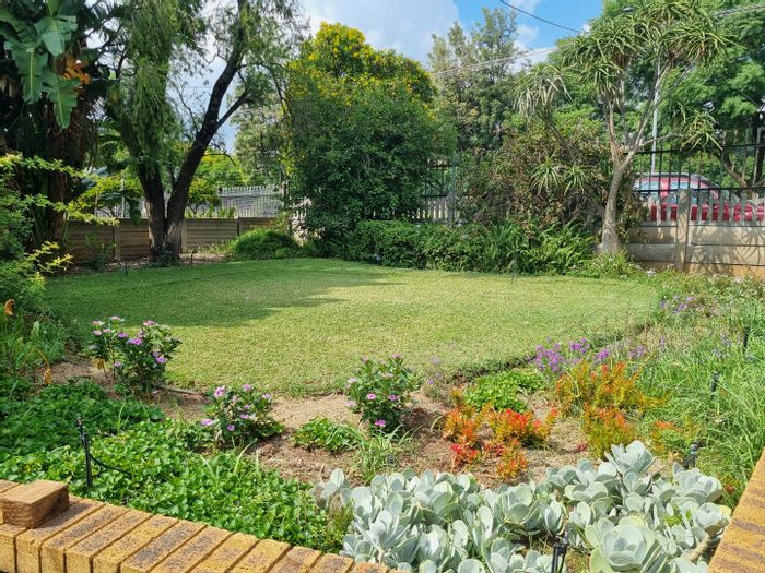 House for Sale in Pretoria Gardens: Pool, borehole, security, and spacious garden.