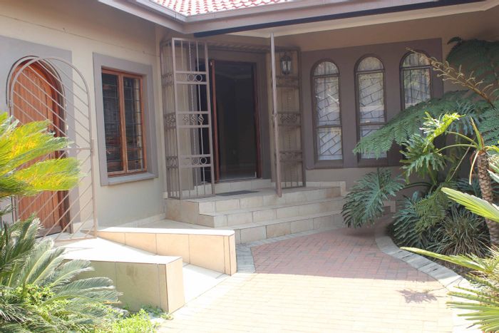 For Sale: House in Van Riebeeck Park with security features and spacious garden.