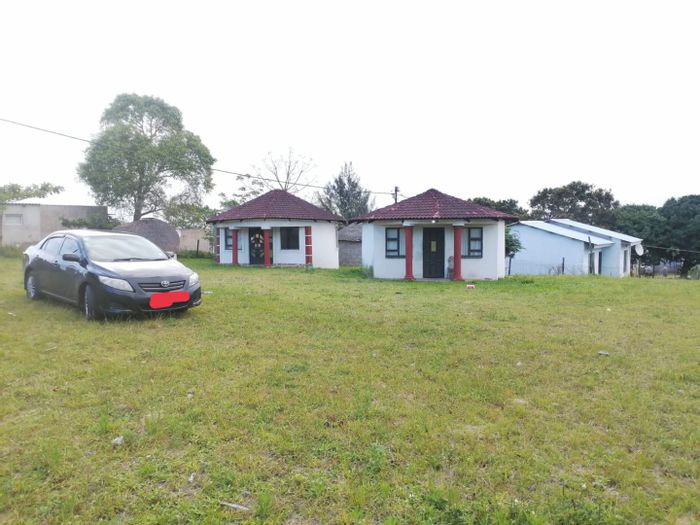 Spacious Mzingazi house for sale with two rounds and ample outdoor space.