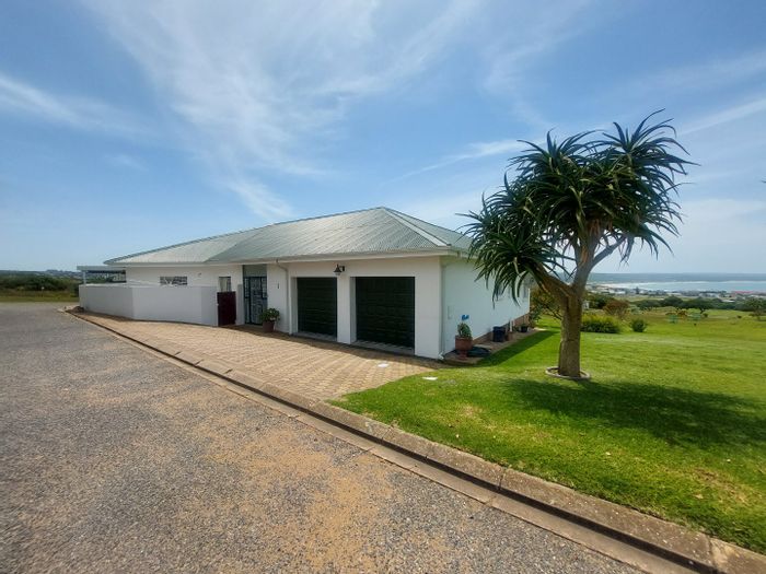 For Sale: Spacious 4-bedroom house in Stilbaai Wes, golf course views, braai room.