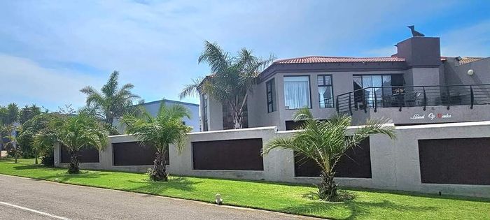 For Sale: House in Menkenkop with ocean views, double garage, and spacious living areas.