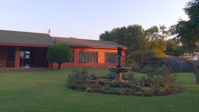 Rietfontein AH Farm To Rent: 3 beds, office, security, garden, pet-friendly.