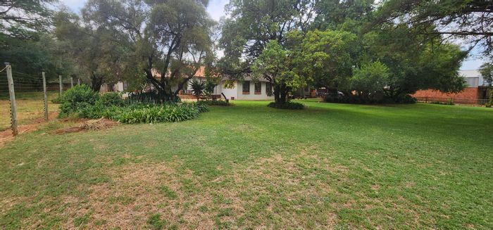 Farm in Rietfontein AH To Rent: Versatile space, butchery, workshops, and retail area.