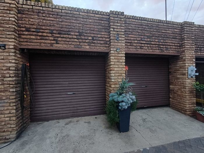 For Sale: Townhouse in Neserhof with 3 bedrooms, 2 baths, double garage.