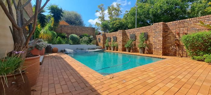 Eldoraigne House For Sale: 4 bedrooms, pool, solar power, security features.