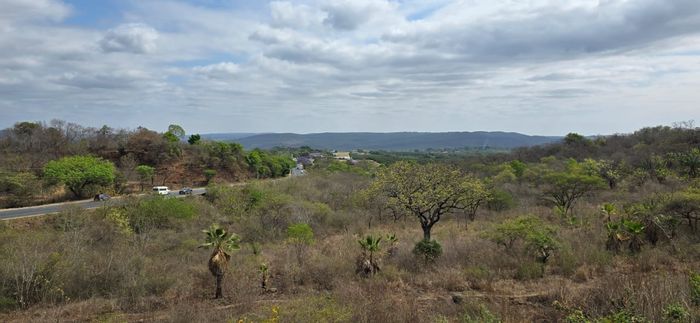 For Sale: 10ha Commercial Property in Hazyview Rural with Warehouse, Borehole, 3 Phase Power.