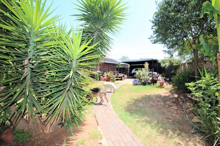 Eldoraigne House For Sale: Spacious with entertainment area, ample parking, and guesthouse potential.