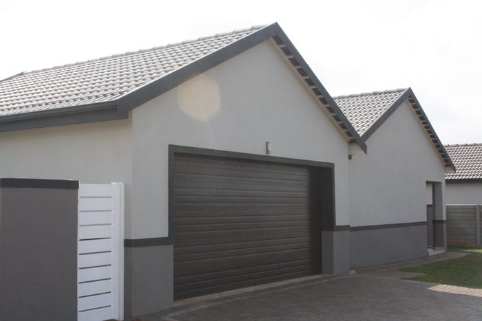 For Sale: House in Vlakfontein with 3 bedrooms, security, and customizable features.