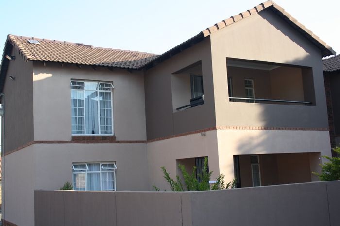 For Sale: 2-Bedroom Apartment in Benoni North with pool, security, and balcony.