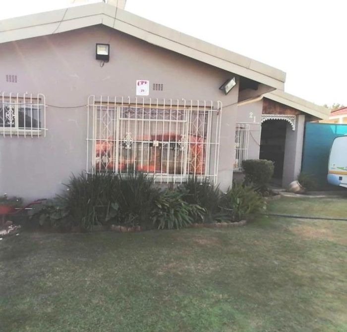 For Sale: House in Geduld Ext 2 with pool, lapa, and spacious living areas.