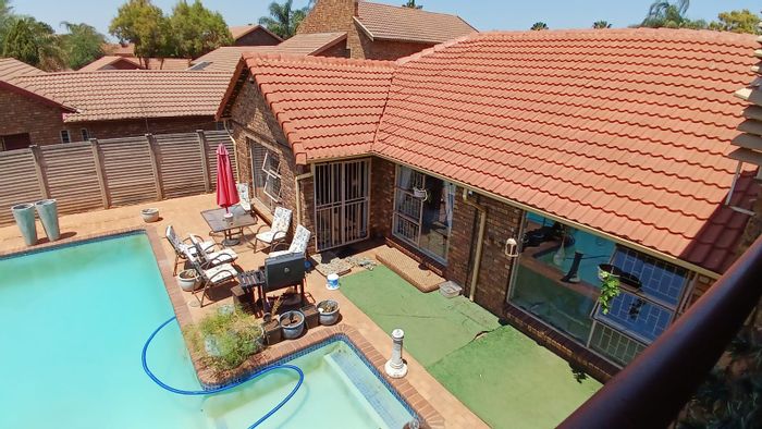 For Sale: House in Doornpoort with pool, borehole, security, and spacious living areas.