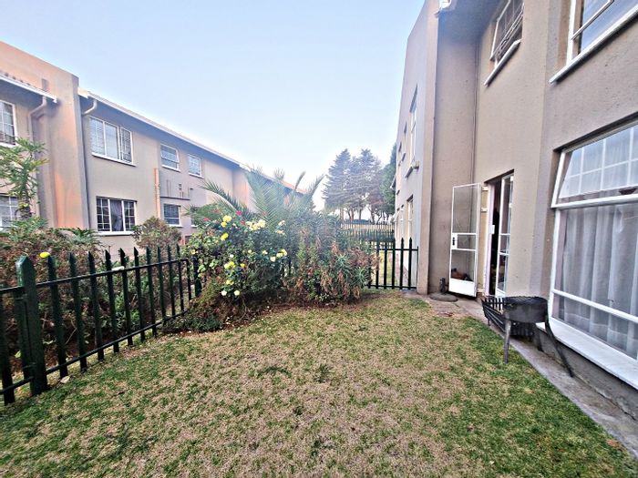 Ravenswood Apartment For Sale: 2-bed unit, private garden, pools, soccer area.