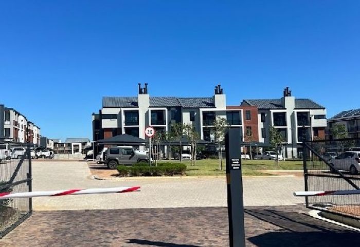 Vredekloof Heights Apartment For Sale: 2 bedrooms, open-plan kitchen, pet-friendly, secure estate.