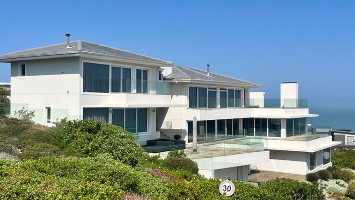 For Sale: House in Pinnacle Point Golf Estate with ocean views, pool, and entertainment area.