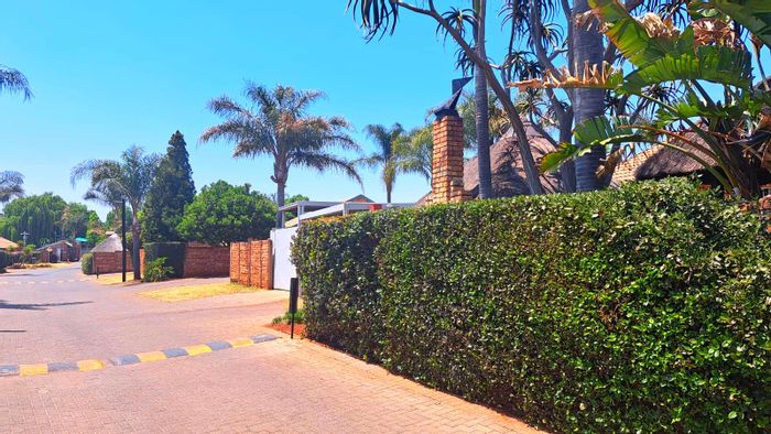 Townhouse For Sale in Rooihuiskraal North: 2 beds, garden, pool, security.