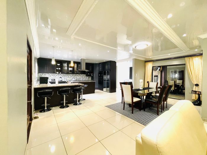 Aerorand House For Sale: Open plan kitchen, scullery, braai area, spacious lounge.