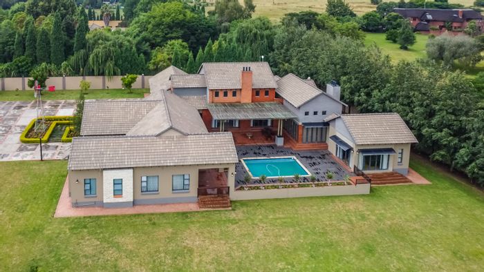 For Sale: Mnandi House with 2 homes, pool, factory, and 12 garages.