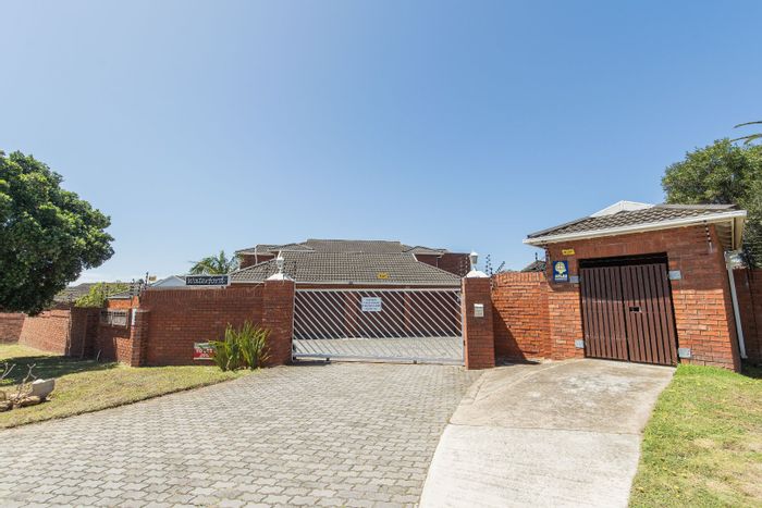 South End Apartment For Sale: Duplex with sea views, pool, and double garage.