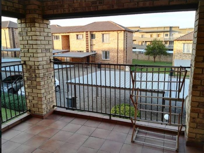 For Sale: 2 Bed, 2 Bath Apartment in Noordwyk with Security and Amenities Nearby.