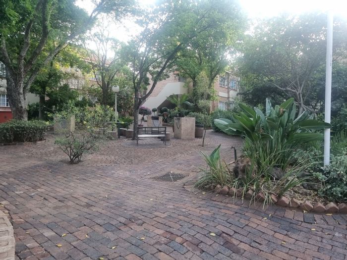 Zwartkop Apartment For Sale: Spacious 1-bedroom, garage, no-loadshedding, secure complex.