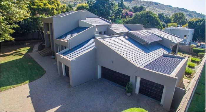 For Sale: Spacious 4-bedroom house in Morning Hill with pool, staff quarters, and garages.