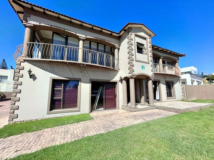 For Sale: Apartment in Jeffreys Bay Central with sea views and entertainment area.