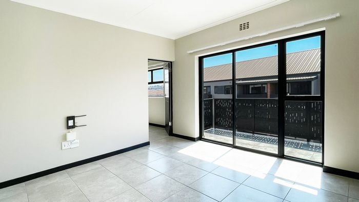 To Rent: Apartment at The Precinct with free internet, gym, and load-shedding solutions.