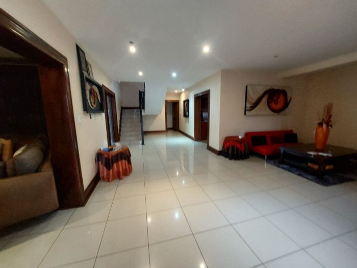 Spacious Aquapark house for rent: 5 beds, pool, maid room, double garage.