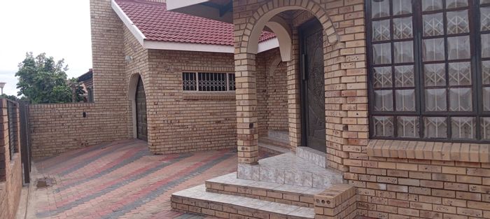 For Sale: House in Seshego 9B with 3 bedrooms, study, and secure parking.