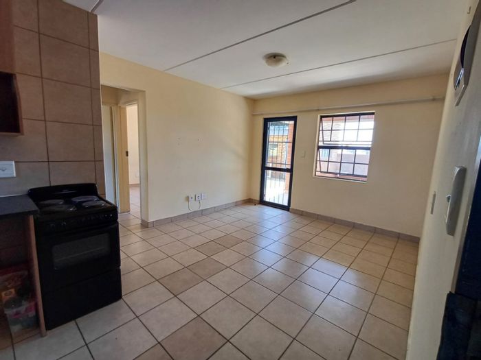 Chantelle Townhouse For Sale: Ground floor, 2 beds, secure complex, play area.