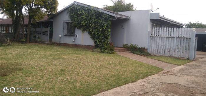 House For Sale in Van Dyk Park: 3 bedrooms, flatlet, braai area, secure parking.