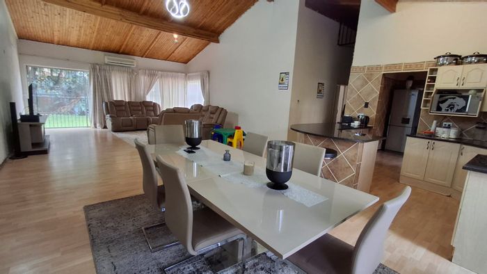 Dorandia House For Sale: Spacious lounge, open-plan kitchen, pool, garden, double garage.