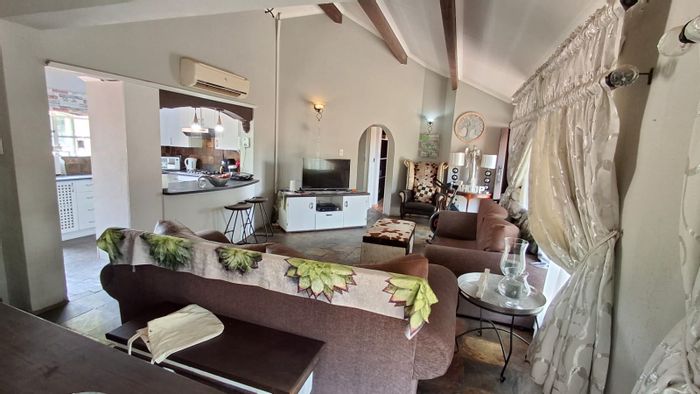 For Sale: 4 Bedroom House in Theresa Park with pool, garden, and study.