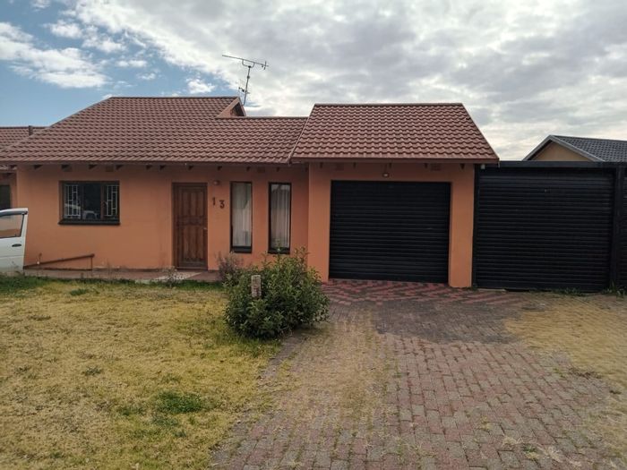 For Sale: House in Klippoortje with three bedrooms, spacious yard, and secure parking.