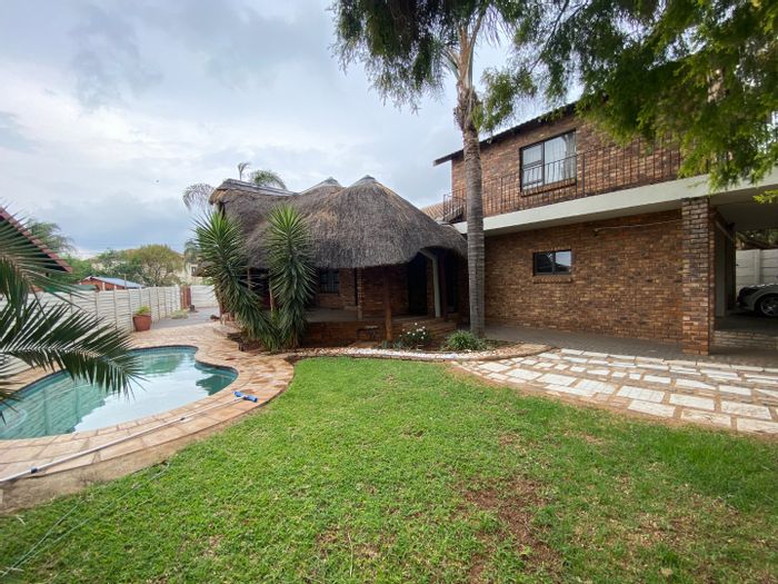 For Sale: House in Highveld with pool, lapa, and spacious bedrooms.